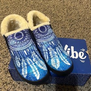 NWT Yes We Vibe Wool Vegan shoes/slippers
